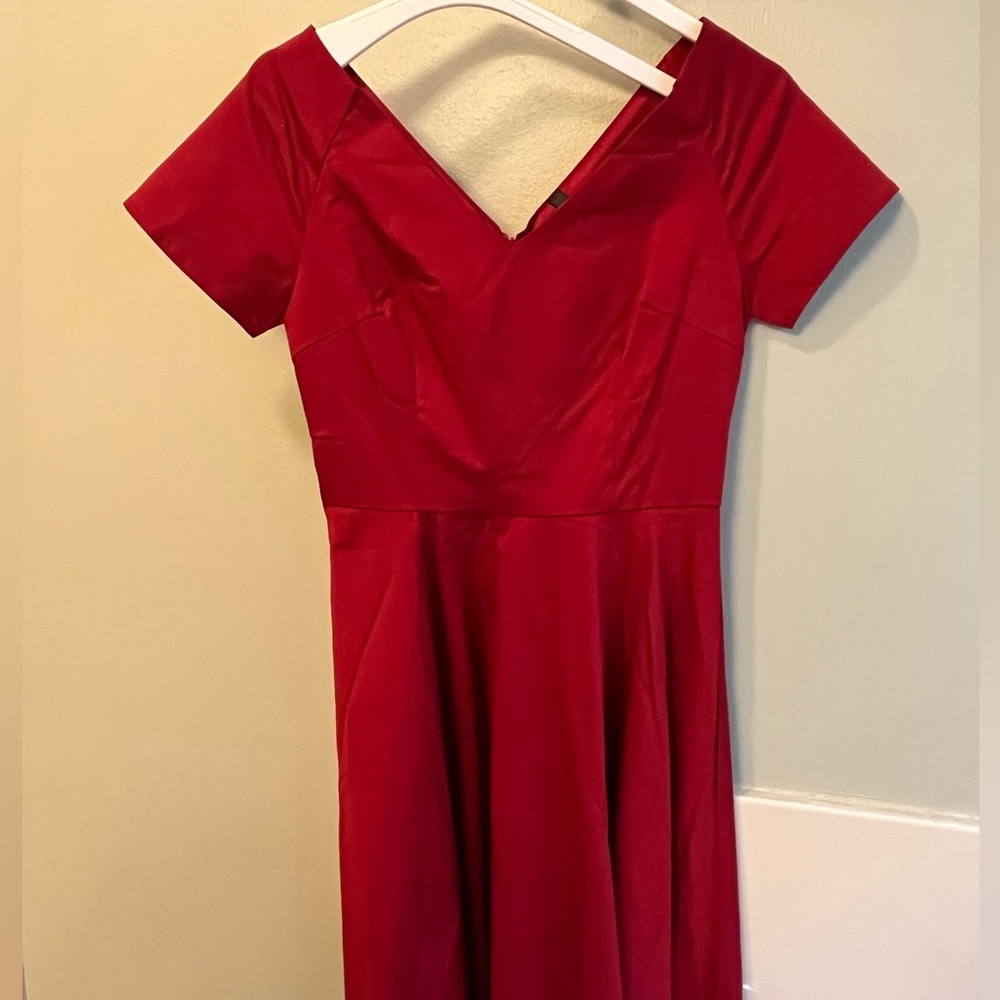 Vintage-Inspired Burgundy Fit & Flare Dress with Belt - Picture 2 of 3